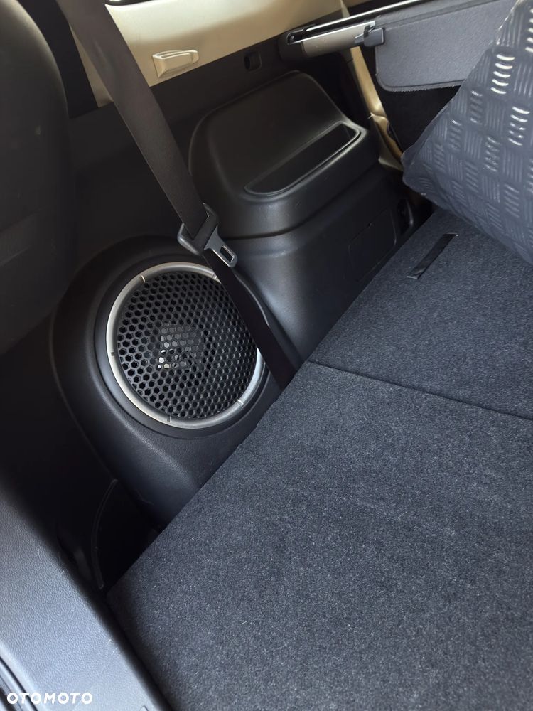 Mitsubishi Outlander 2.0 Intense + Navi 4WD CVT - 9