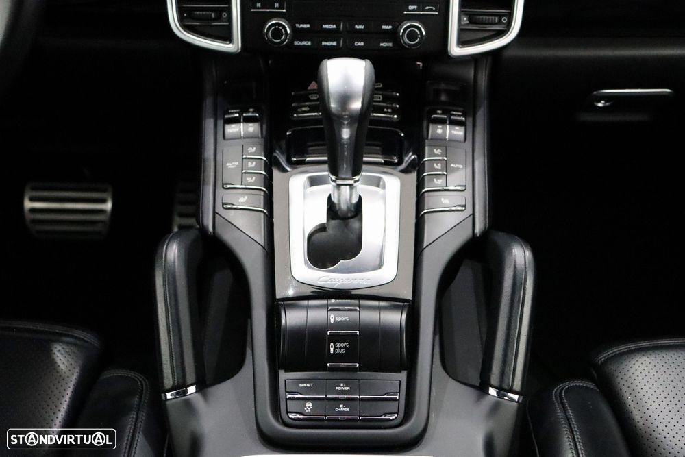 Porsche Cayenne - 24