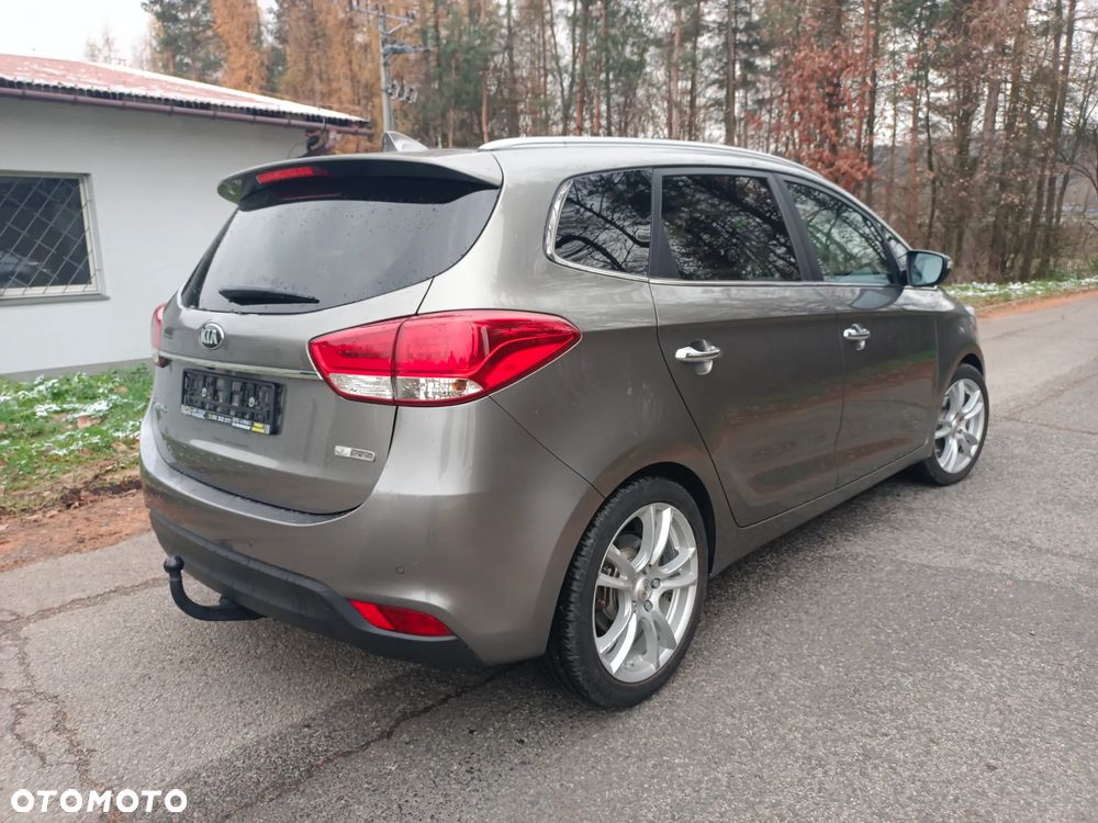 Kia Carens - 4