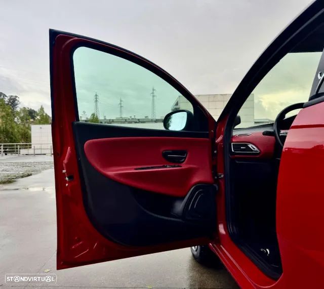 Lancia Ypsilon 1.2 8v Black & Red Edition - 29