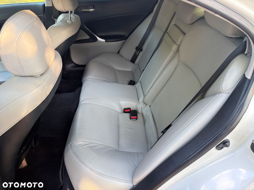 Lexus IS - 22