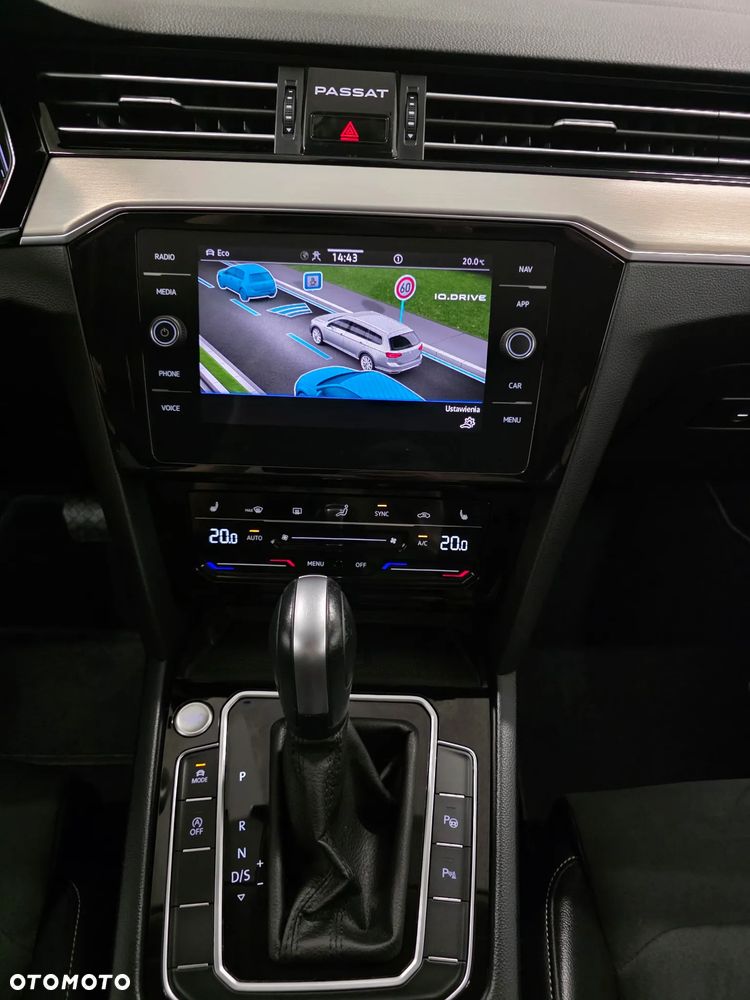 Volkswagen Passat - 11