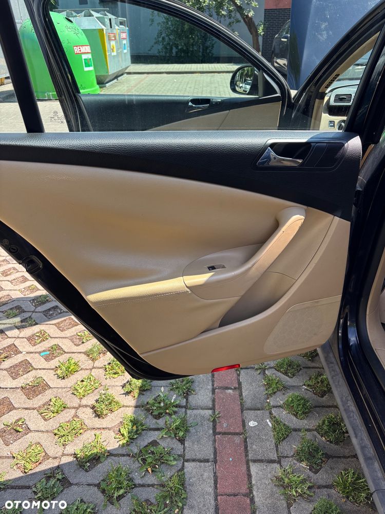 Volkswagen Passat 2.0 TDI Highline - 14