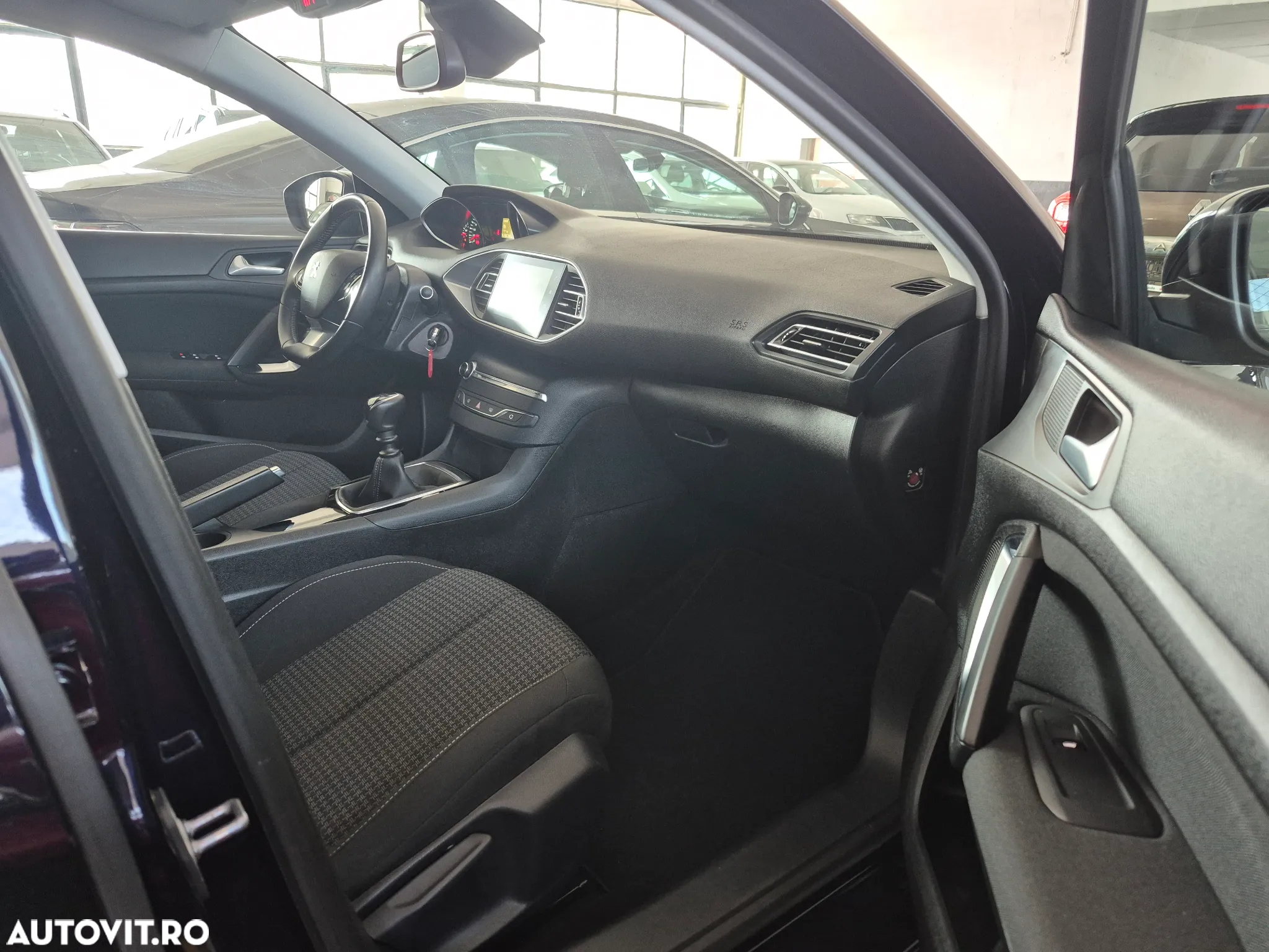 Peugeot 308 1.2 L PureTech Turbo S&S Allure - 13