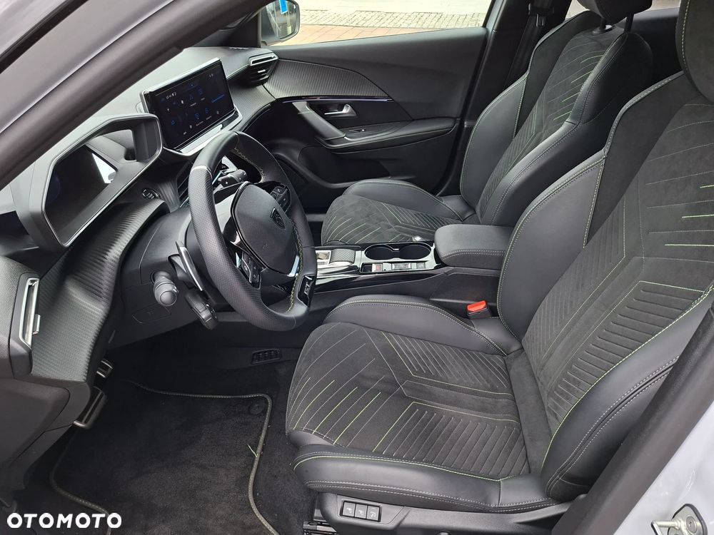 Peugeot 2008 Hybrid 136 e-DSC GT - 16