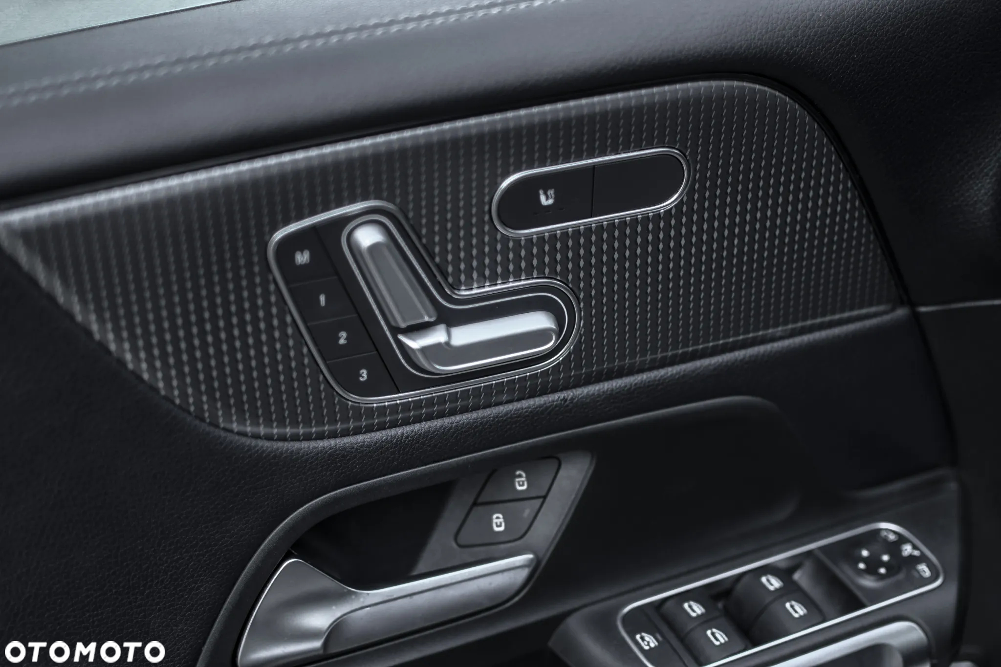 Mercedes-Benz GLB 250 4-Matic 8G-DCT - 18