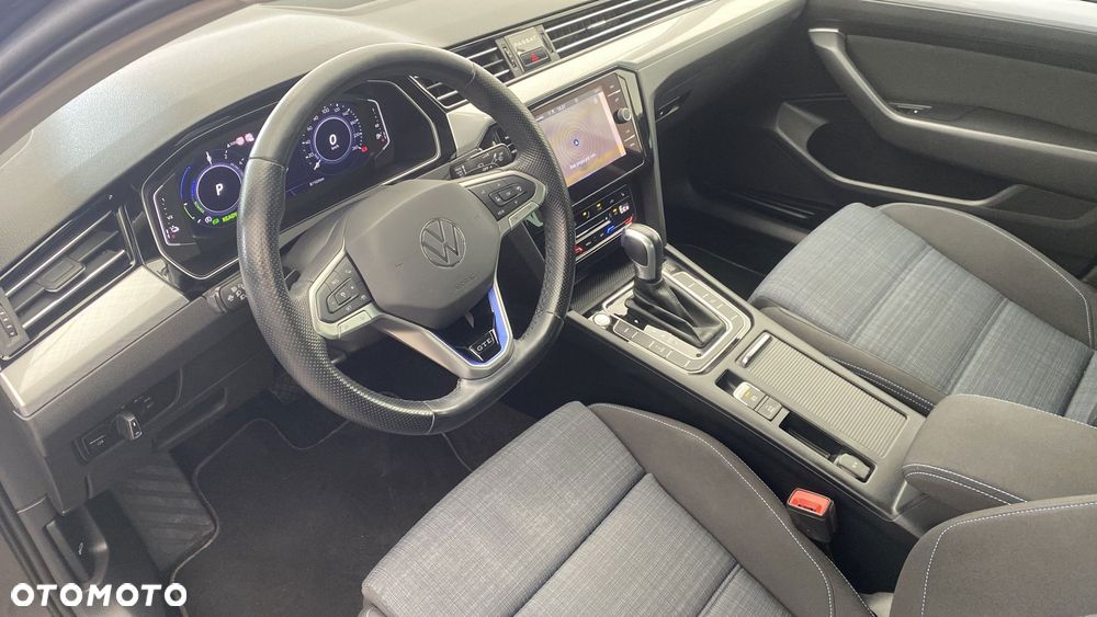 Volkswagen Passat - 10