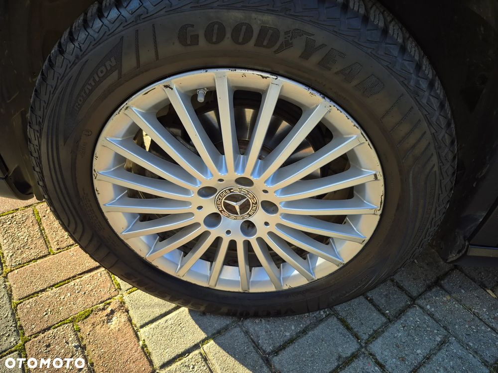 Mercedes-Benz GLA 180 7G-DCT - 13