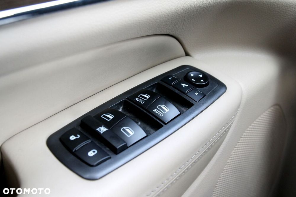 Jeep Grand Cherokee - 31