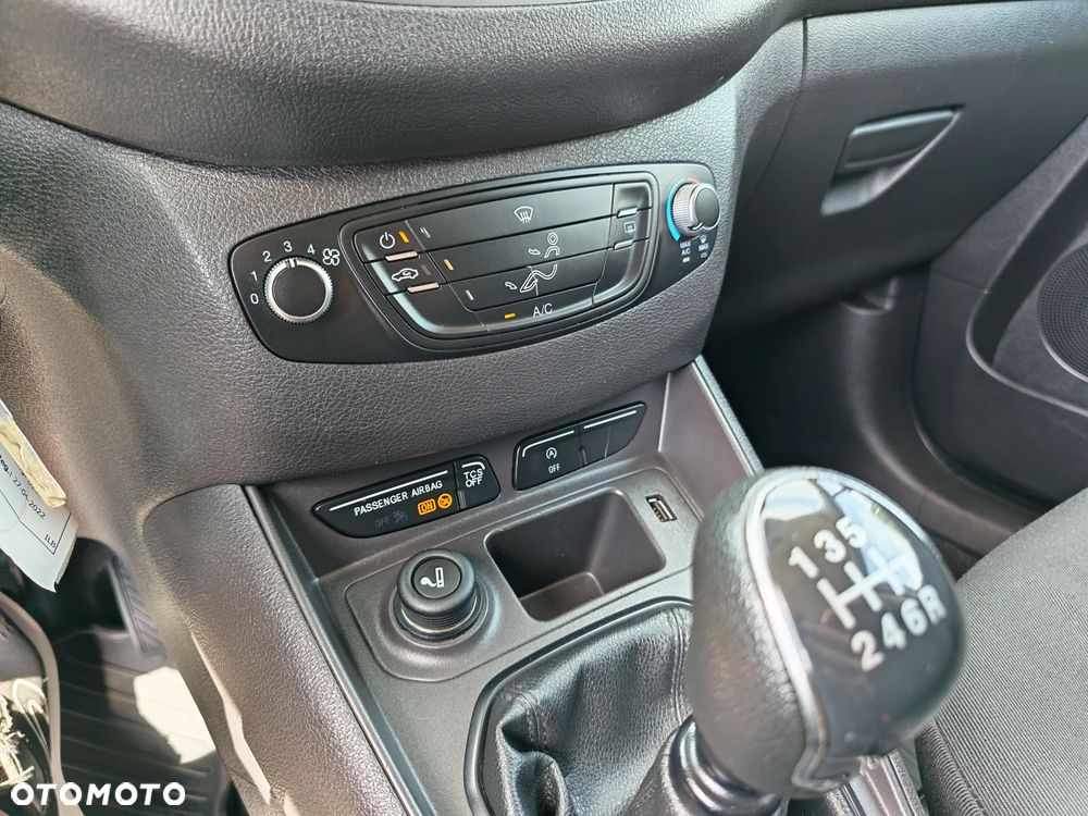 Ford Transit Courier - 17