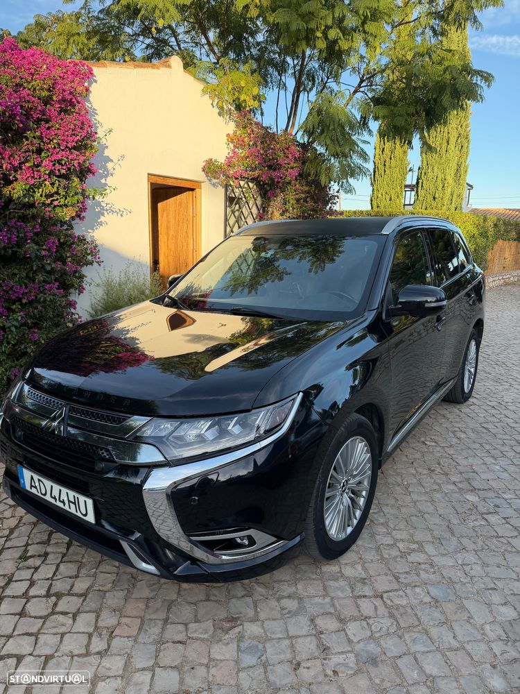 Mitsubishi Outlander - 2