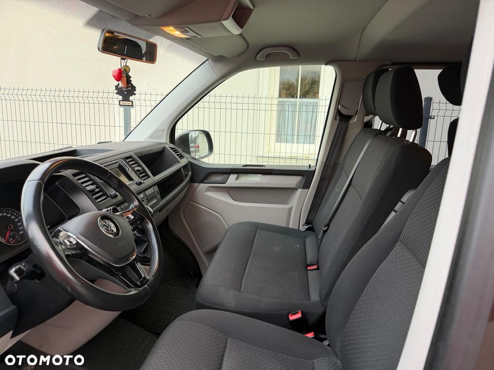 Volkswagen Caravelle - 8