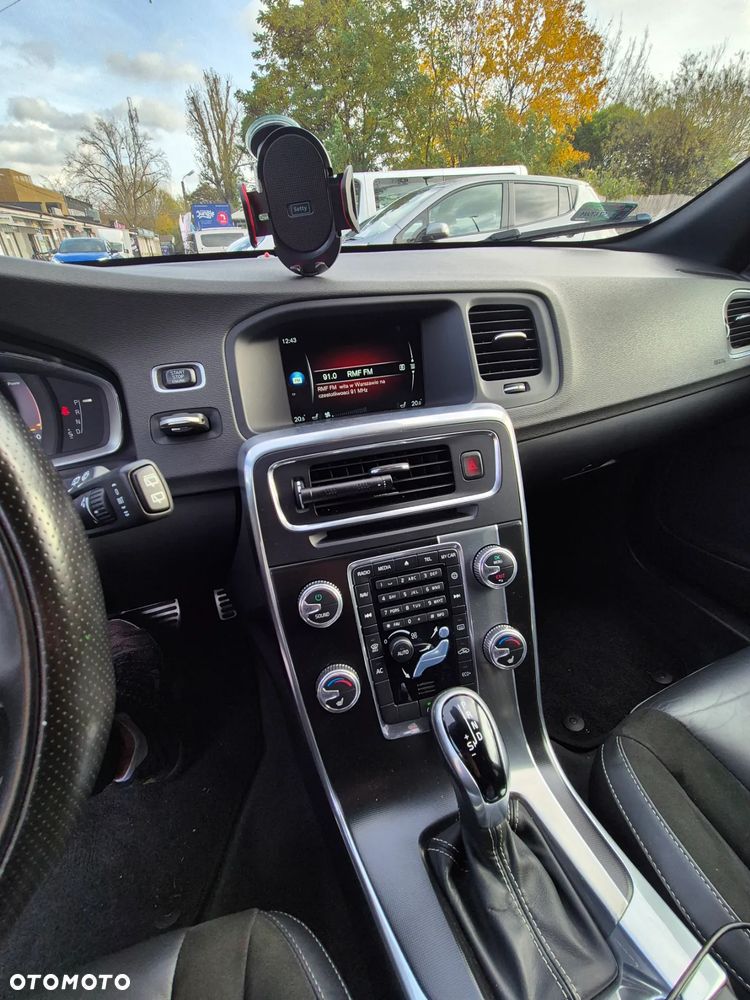 Volvo V60 D4 Drive-E R-Design Momentum - 24