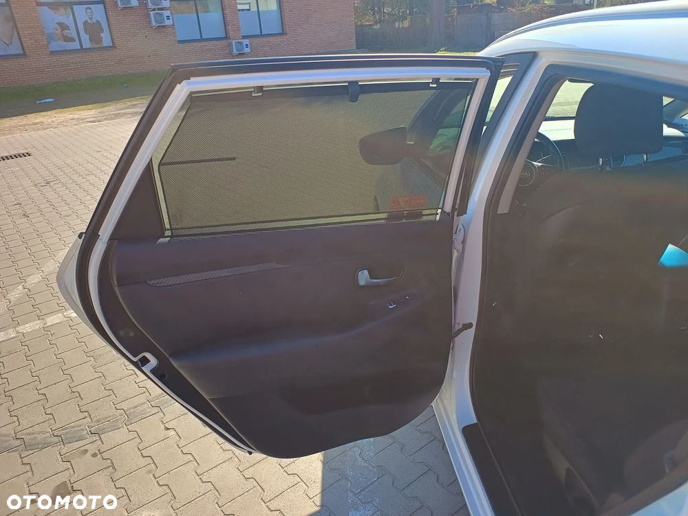 Kia Carens 1.7 CRDi L - 19