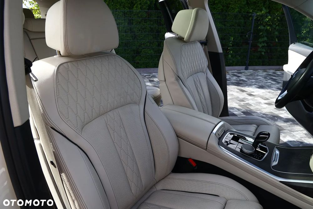 BMW X7 xDrive40d mHEV - 31