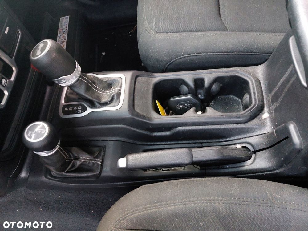 Jeep Wrangler JL 2018 2.0 T tunel środkowy - 1