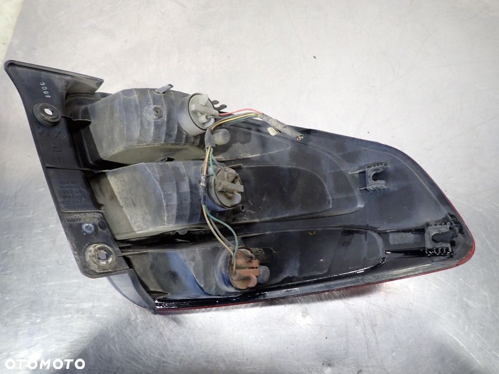 LAMPA PRAWA TYLNA SUZUKI SX4 - 2