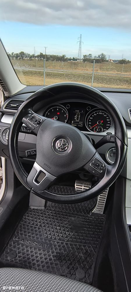 Volkswagen Passat - 10