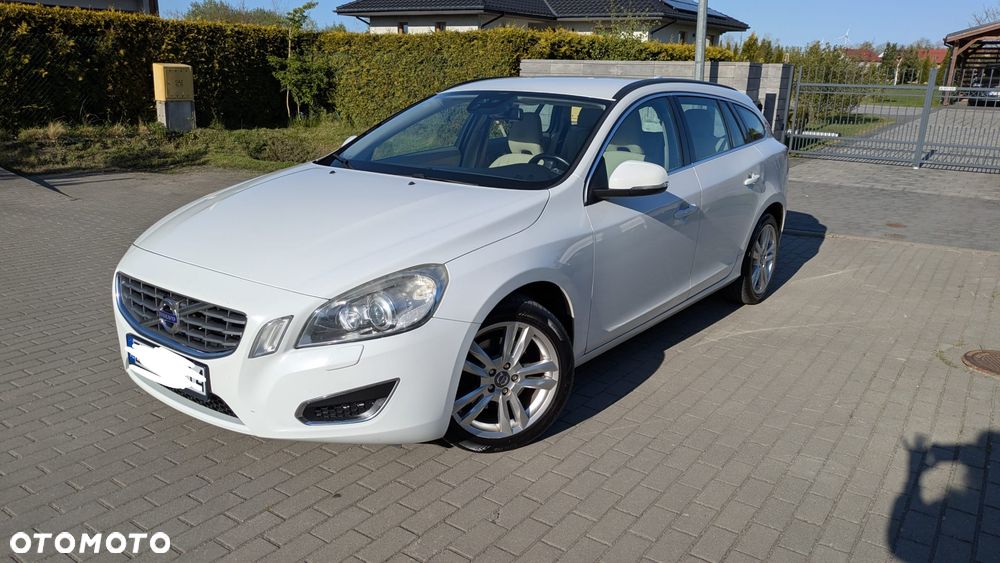 Volvo V60 T3 Momentum - 1