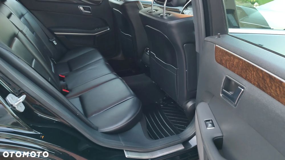 Mercedes-Benz Klasa E 200 NGT BlueEffICIENCY Elegance - 9