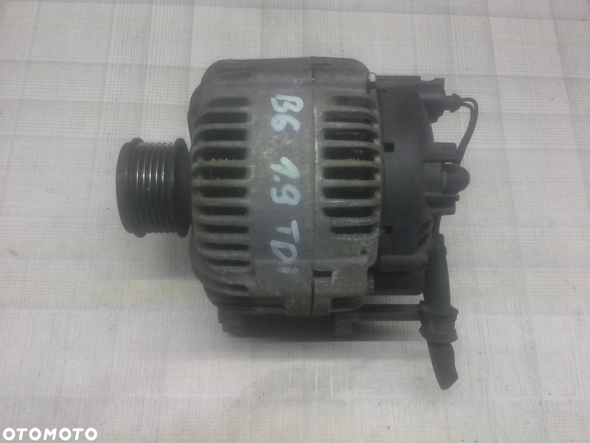 Volkswagen Passat B6 1.9 TDi alternator Valeo 180 Amper 021903026L  TG17C019 2542783C - 2