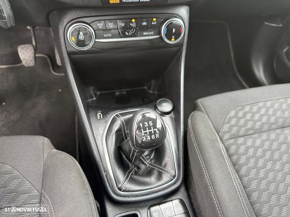 Ford Fiesta 1.0 EcoBoost Hybrid S&S TITANIUM - 41