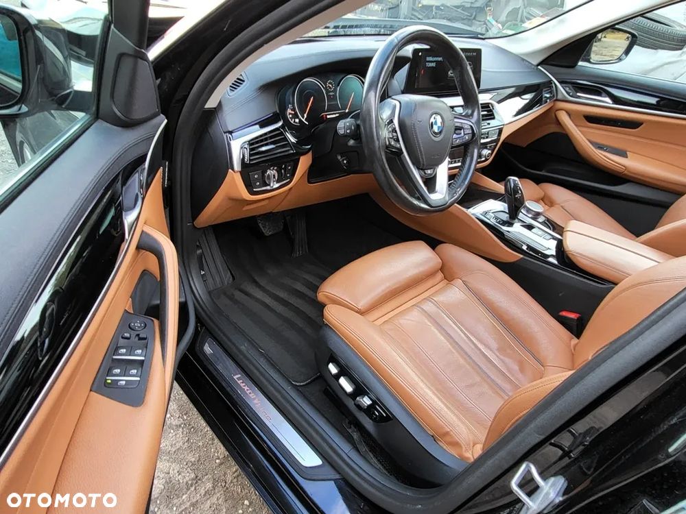 BMW Seria 5 530d xDrive Luxury Line - 11