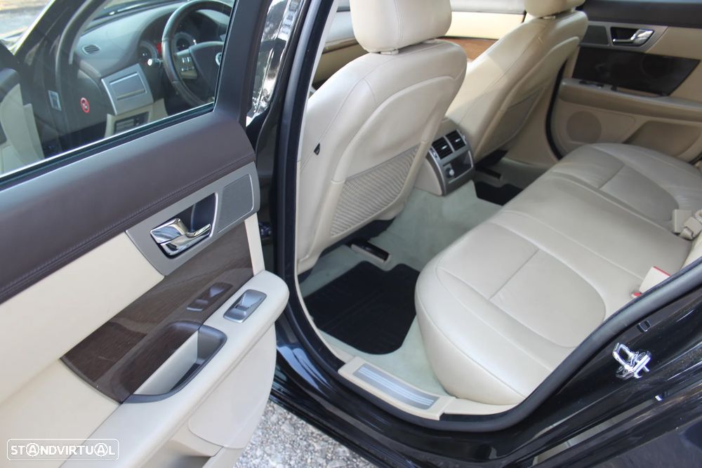 Jaguar XF 3.0 D V6 S Premium Luxury - 29