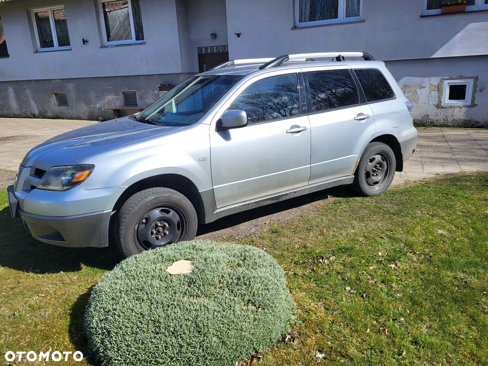 Mitsubishi Outlander - 1