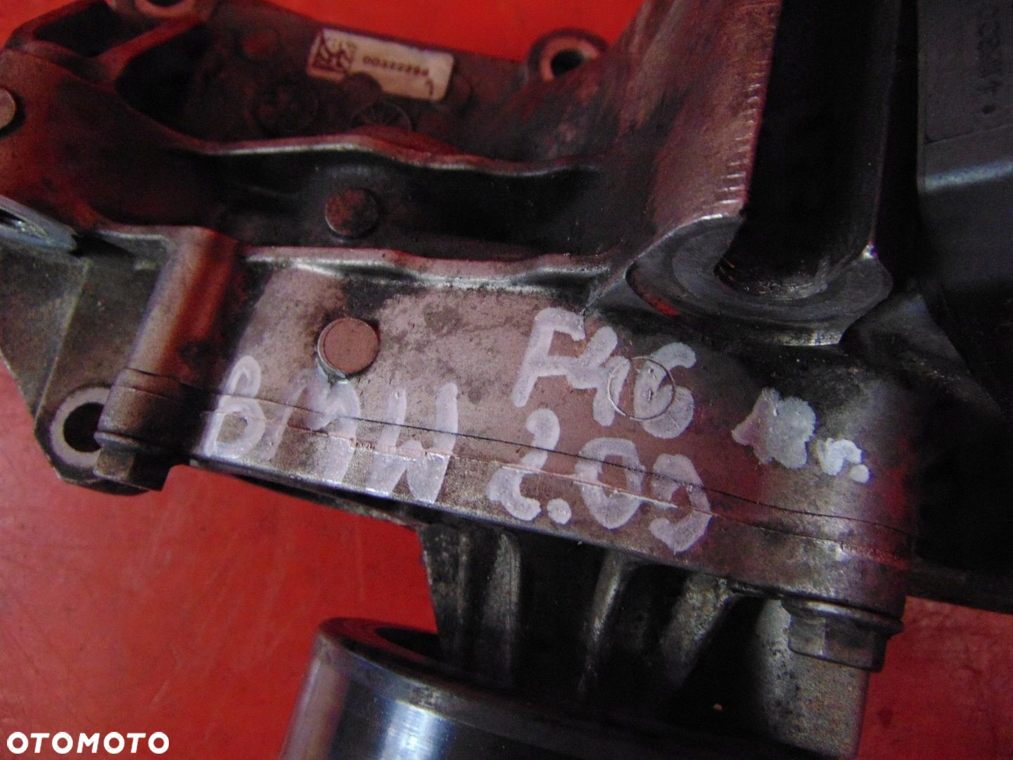 BMW 2 F46 Gran Tourer F45 F48 2.0 D POMPA WODY ŁAPA PODSTAWA ALTERNATORA - 2