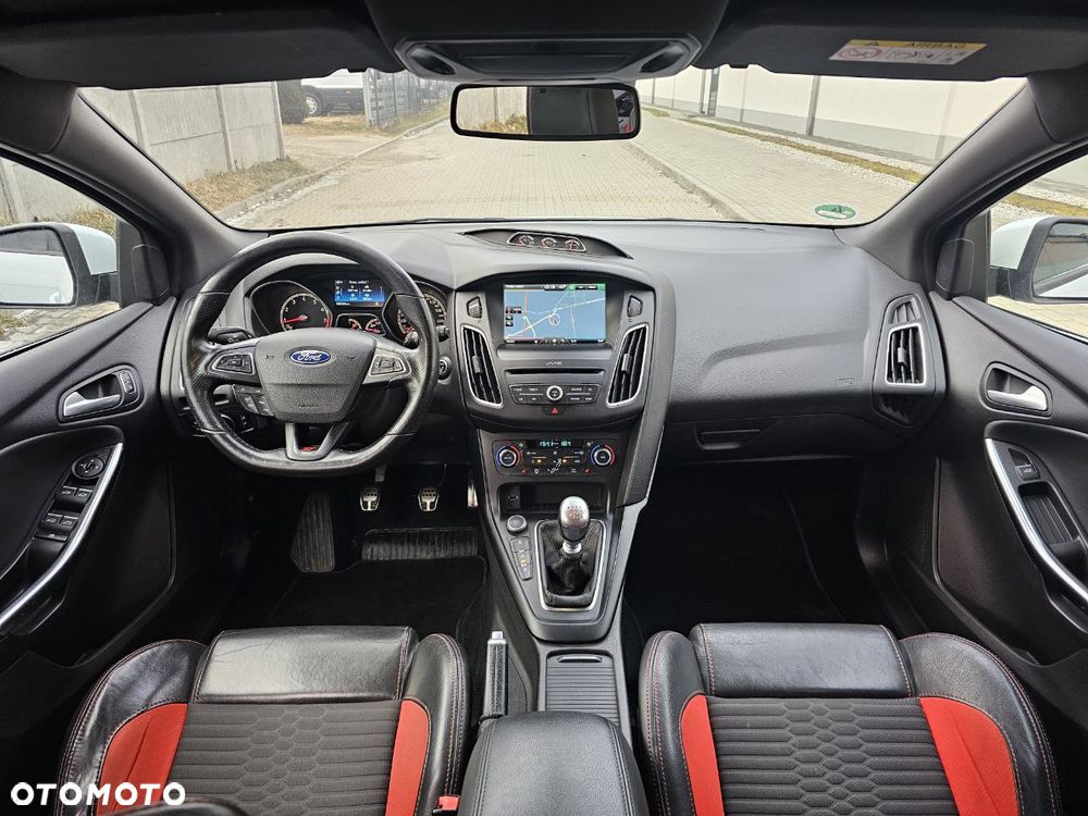 Ford Focus SW ST - 19