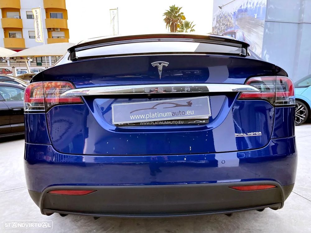 Tesla Model X - 44