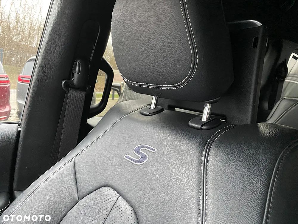 Chrysler Pacifica - 36