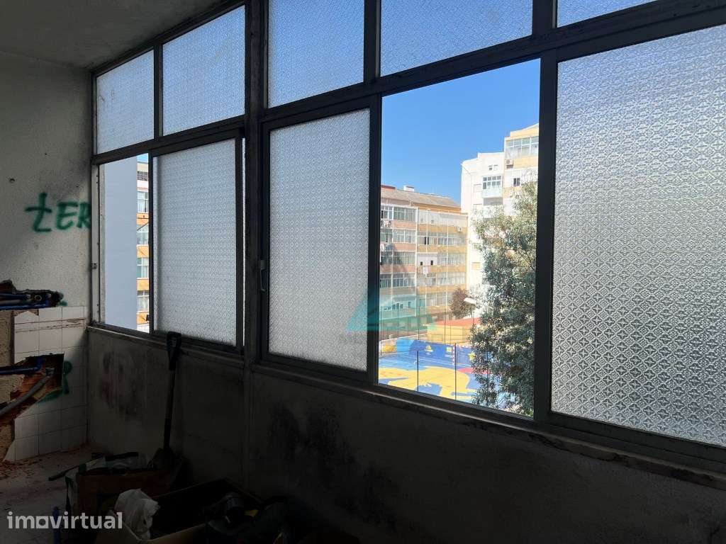 Apartamento T2 em remodelação Cova da Piedade situado num 2º andar ... - Grande imagem: 4/22