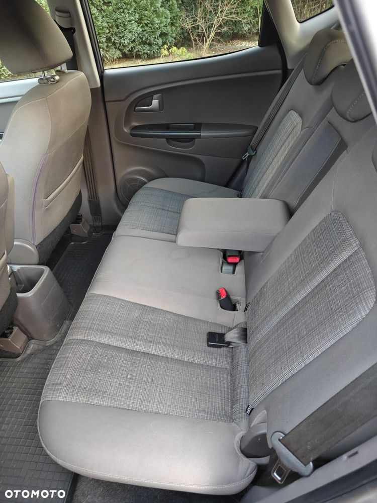 Kia Venga - 14