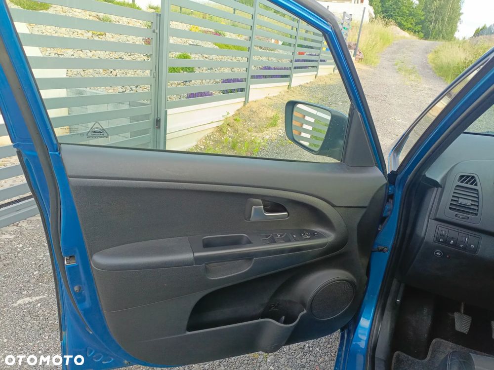 Kia Venga 1.6 L - 12