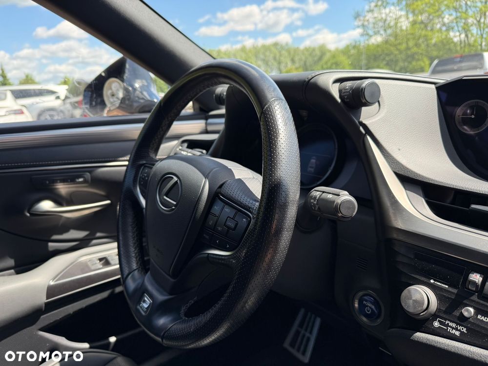 Lexus ES 300h F Sport - 13