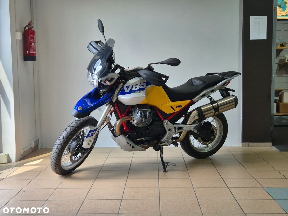 Moto Guzzi V85 - 1