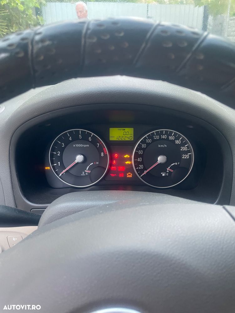 Hyundai Accent MC 1.6 DOHC 4DR GL STYLE - 5