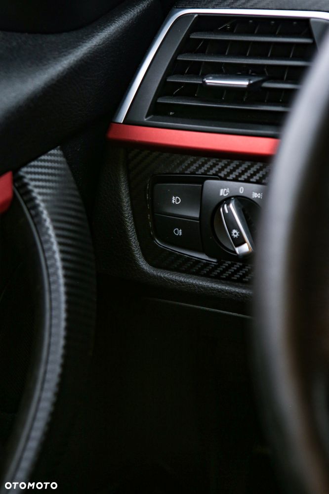 BMW Seria 3 318i Sport Line - 12