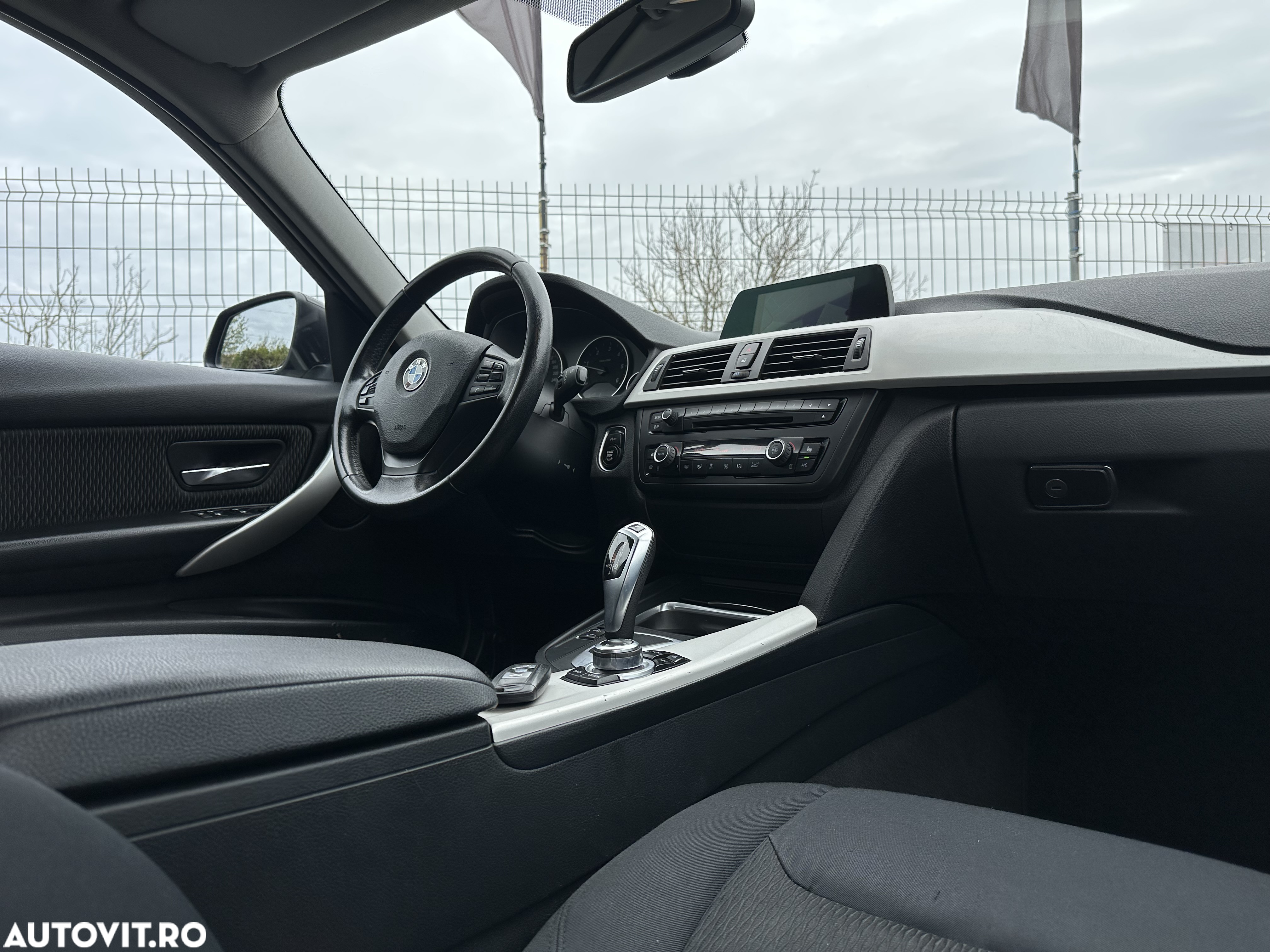 BMW Seria 3 320d DPF Touring Aut. Edition Sport - 15