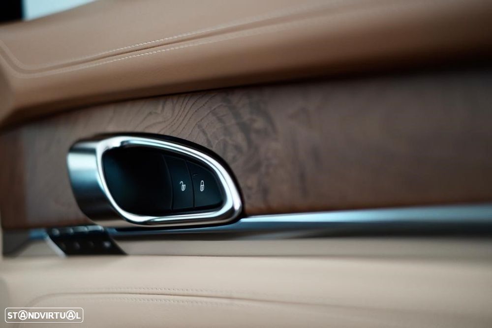 Porsche Panamera Turbo PDK - 16