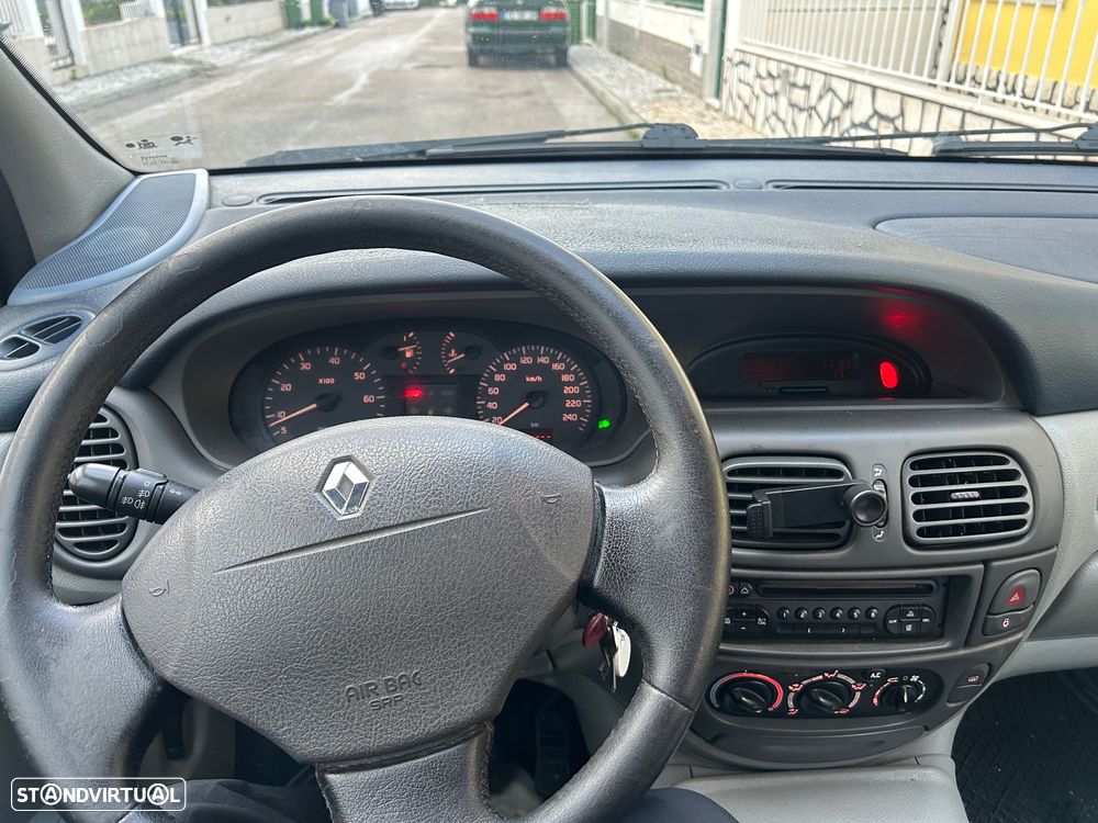 Renault Scénic 1.4 16V RXE AC - 4