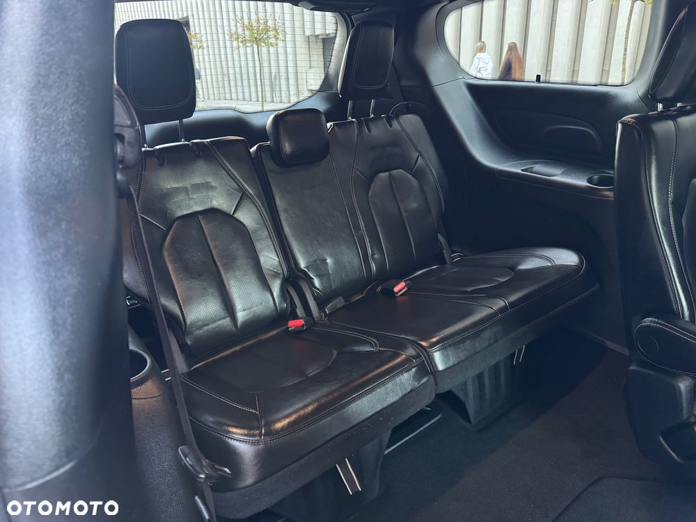 Chrysler Pacifica - 30