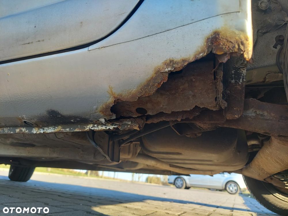 Toyota Yaris 1.0 Luna - 19