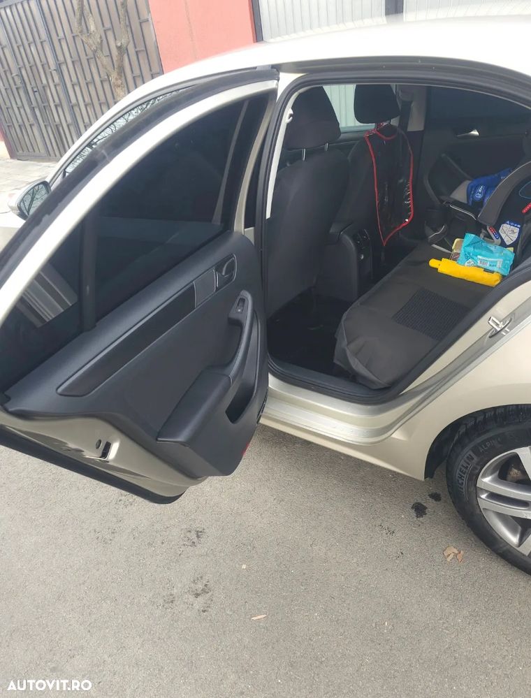 Volkswagen Jetta 2.0 TDI Comfortline - 9