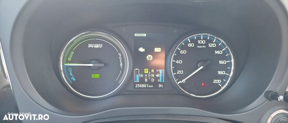 Mitsubishi Outlander - 2