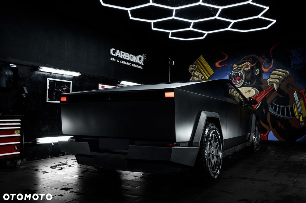Tesla Cybertruck - 12