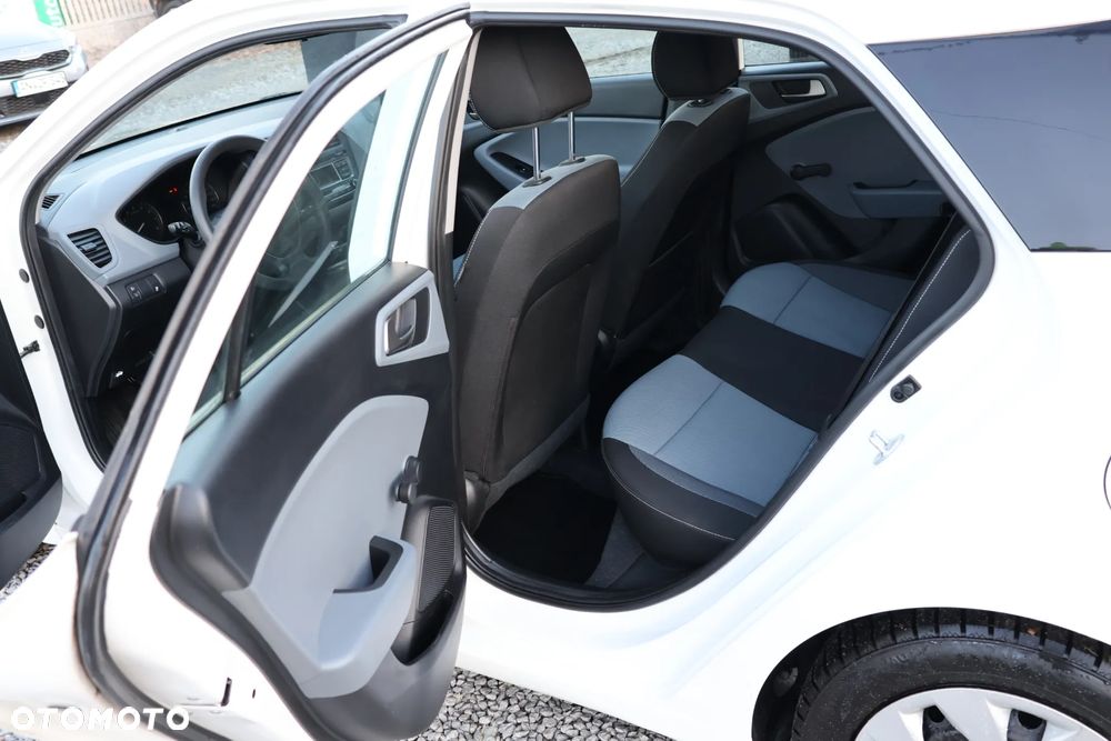 Hyundai i20 1.2 Pure - 10