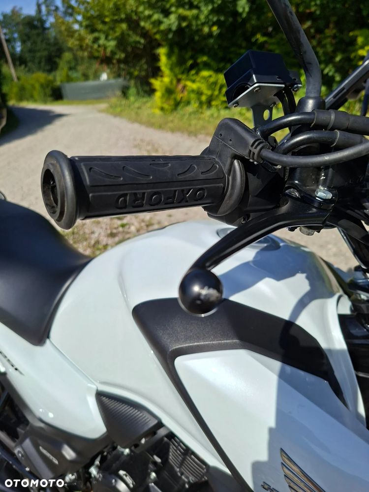 Honda CB - 12
